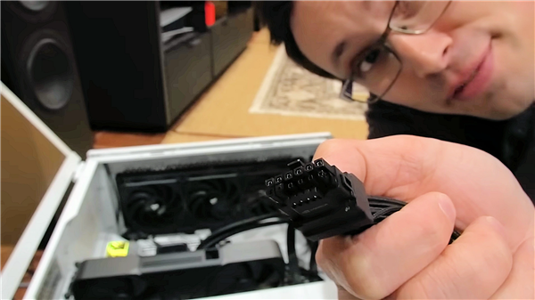 12V-2×6再度翻车！专业媒体测试卡也未能幸免