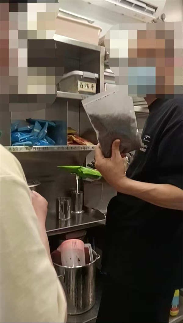 使用隔夜过期食材、徒手制作饮品！1点点奶茶就卫生问题道歉：已组建专项稽核组分赴各区域查处