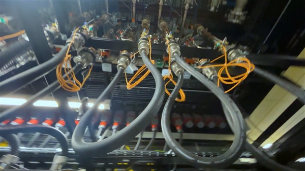 NVIDIA首创全液冷AI工厂：45℃比温泉还烫！但零耗水