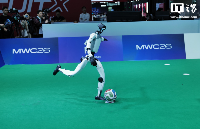 中国移动灵犀机器人夺得 MWC26 上海点球大赛总冠军:自主攻防,不用遥控