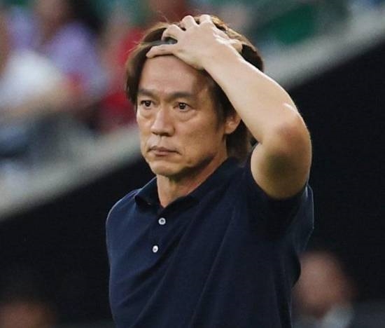 气疯了!韩国队无缘32强主帅洪明甫被打码:当犯人对待
