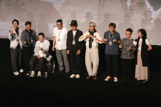 如花演员李健仁坐轮椅观影 早年中风半身不遂