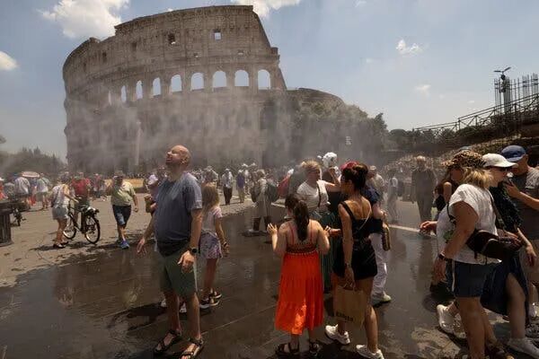 See Record-Breaking Extreme Heat Wave Across Europe in Photos - The New  York Times