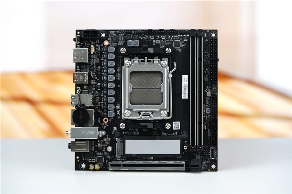 iGame Mini系列首款ITX主板！七彩虹iGame B850I MINI OC V14图赏