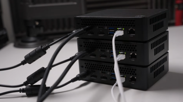 三台迷你主机硬跑70B大模型！场面十分尴尬
