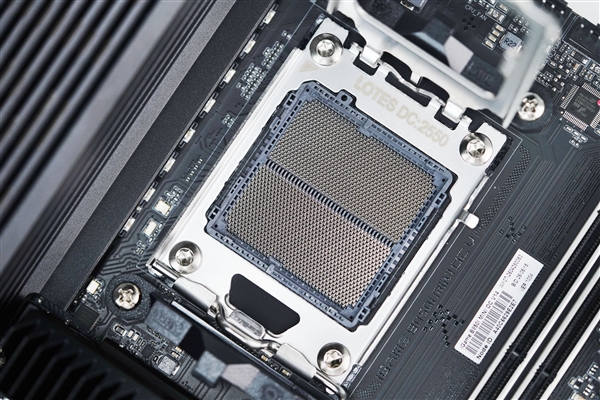 iGame Mini系列首款ITX主板！七彩虹iGame B850I MINI OC V14图赏