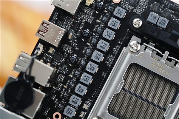 iGame Mini系列首款ITX主板！七彩虹iGame B850I MINI OC V14图赏