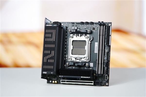 iGame Mini系列首款ITX主板！七彩虹iGame B850I MINI OC V14图赏