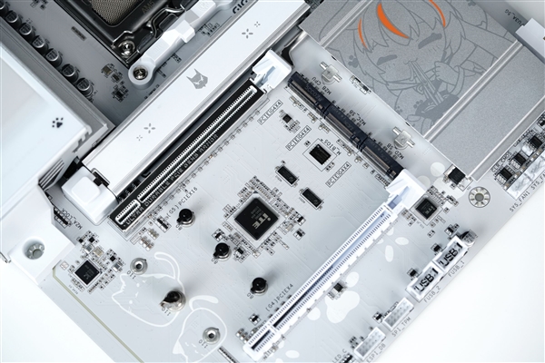 雕妹二次元设计!技嘉B850 AORUS ELITE-P ICE主板图赏