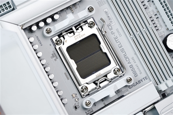 雕妹二次元设计!技嘉B850 AORUS ELITE-P ICE主板图赏
