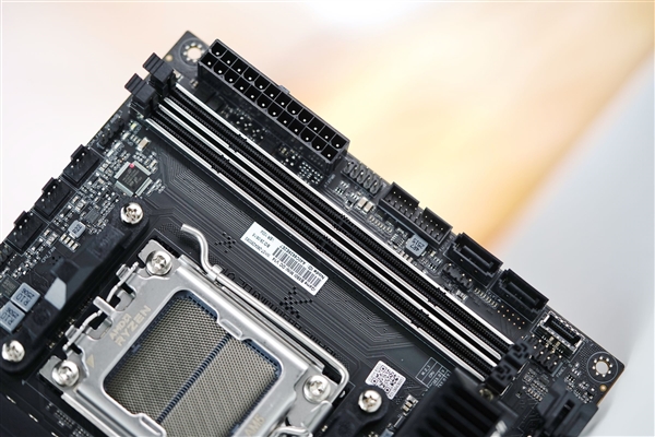 iGame Mini系列首款ITX主板！七彩虹iGame B850I MINI OC V14图赏