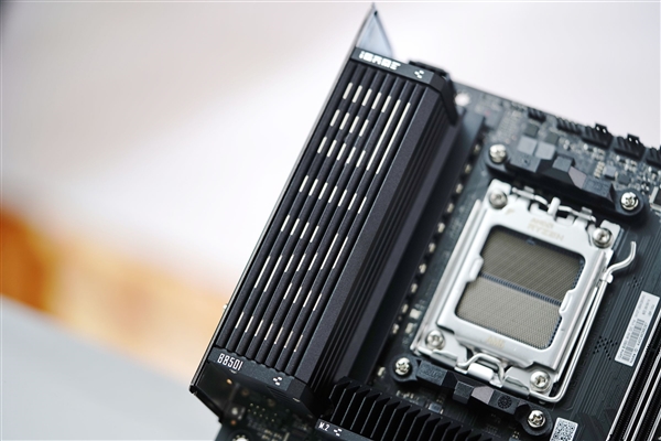 iGame Mini系列首款ITX主板！七彩虹iGame B850I MINI OC V14图赏