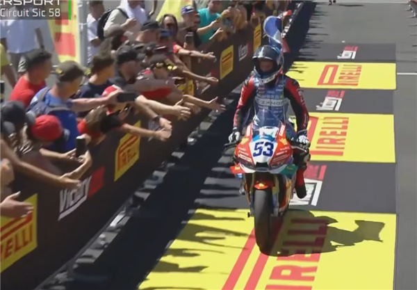 张雪机车6月产量破万 全体员工增发半个月工资!