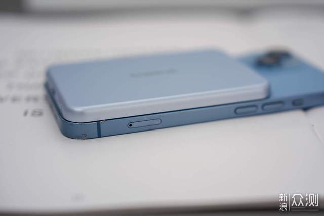 倍思卡片磁吸 Air:iPhone 的 "隐形续航外挂"_新浪众测
