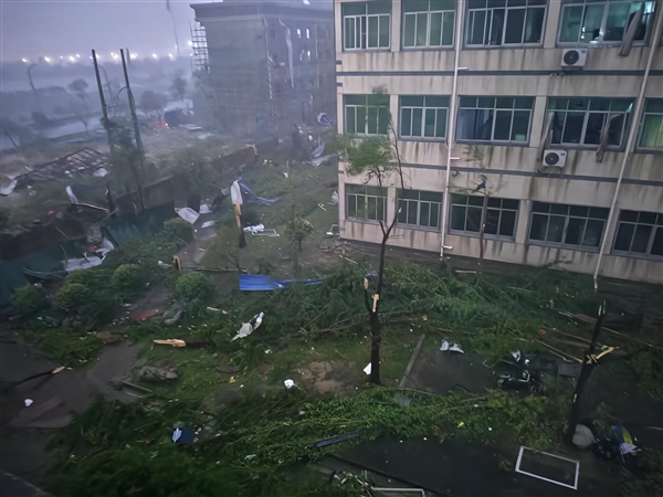台风“美莎克”残余环流诱发 湖北两地遭强楔型龙卷风横扫