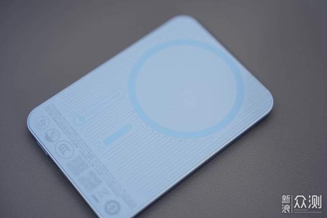 倍思卡片磁吸 Air:iPhone 的 "隐形续航外挂"_新浪众测