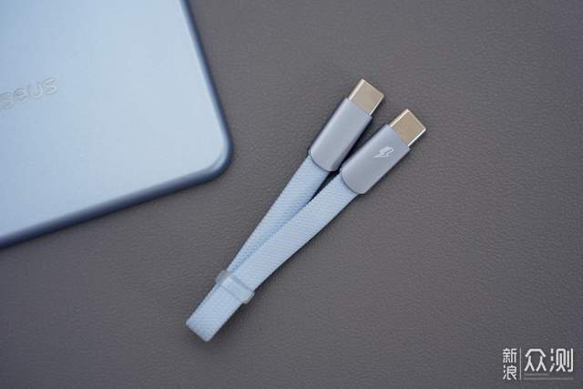 倍思卡片磁吸 Air:iPhone 的 "隐形续航外挂"_新浪众测