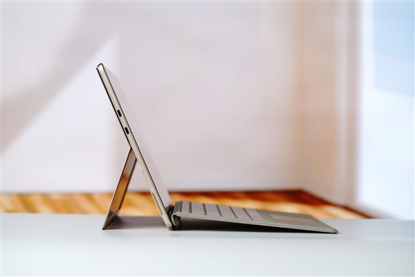全能2合1 AI平板生产力拉满！全新13英寸Surface Pro图赏