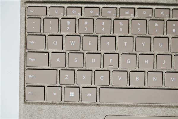 全能2合1 AI平板生产力拉满！全新13英寸Surface Pro图赏