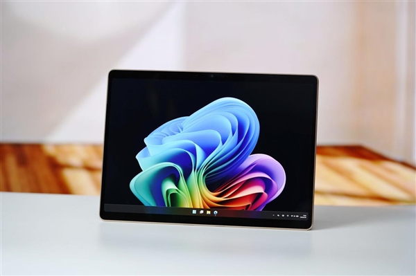 全能2合1 AI平板生产力拉满！全新13英寸Surface Pro图赏