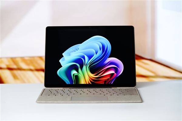 全能2合1 AI平板生产力拉满！全新13英寸Surface Pro图赏