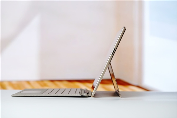 全能2合1 AI平板生产力拉满！全新13英寸Surface Pro图赏