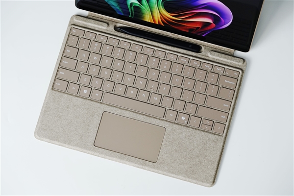 全能2合1 AI平板生产力拉满！全新13英寸Surface Pro图赏