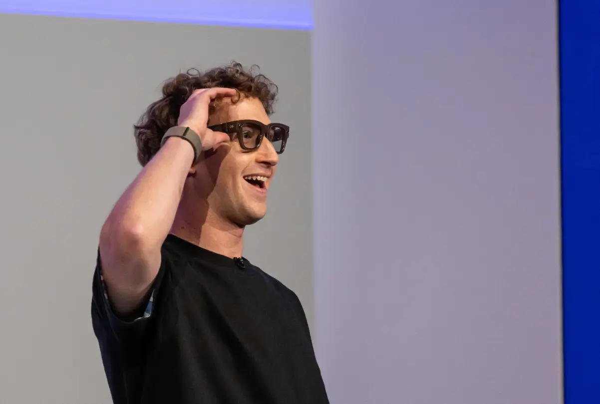Meta 出新招:若智能眼镜隐私指示灯被人为破坏,就自动关闭摄像头 扎克伯格佩戴Meta新眼镜