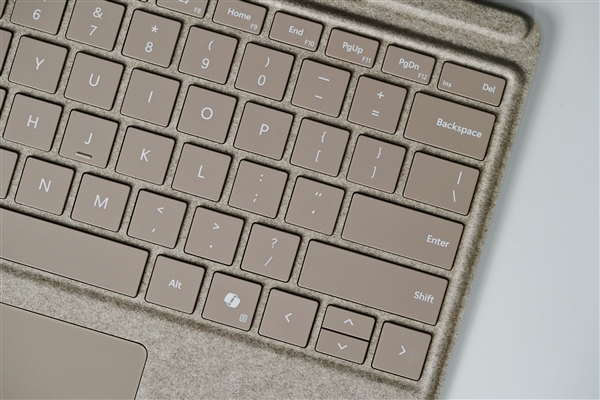 全能2合1 AI平板生产力拉满！全新13英寸Surface Pro图赏