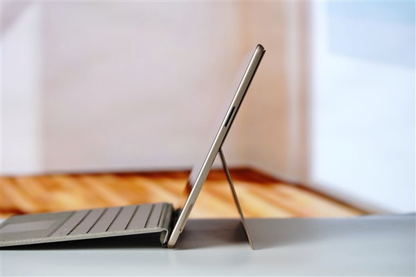 全能2合1 AI平板生产力拉满！全新13英寸Surface Pro图赏