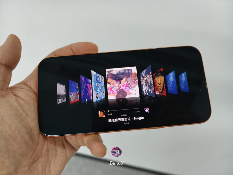 UltraPod 上的 Cover Flow 图源:不客观实验室 UltraPod 上的 Cover Flow 图源:不客观实验室