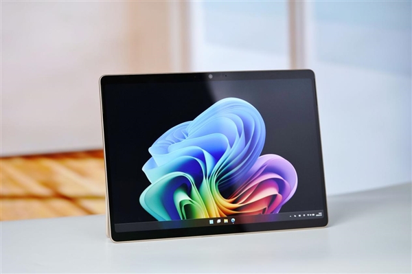 全能2合1 AI平板生产力拉满！全新13英寸Surface Pro图赏