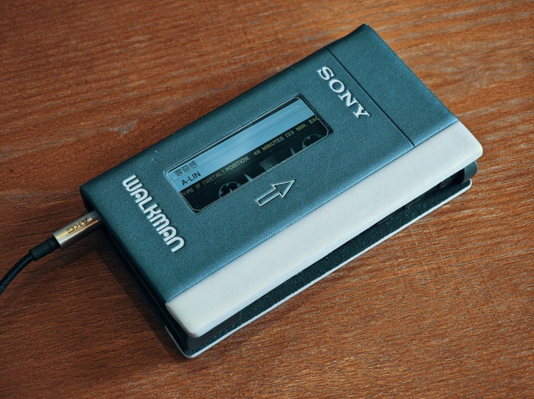 复刻初代 Walkman 外观的 A100 保护套 图源:网络 复刻初代 Walkman 外观的 A100 保护套 图源:网络