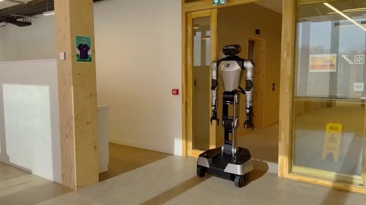 最佳单摄像头机器人导航 AI 模型:Mistral 发布 Robostral Navigate