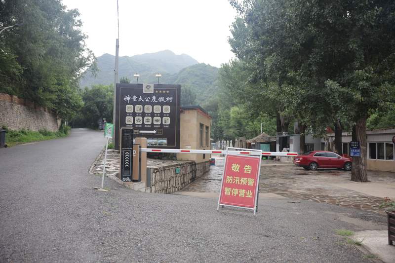 怀柔区，沿途民宿已经关闭。新京报记者 王子诚 摄