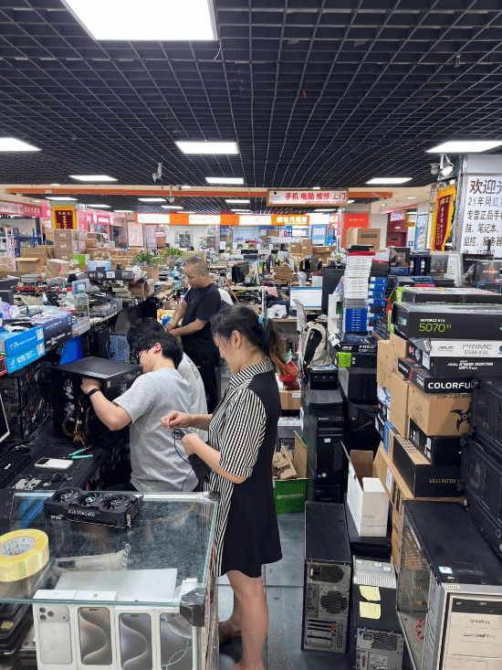 老外逛中国电脑城吃惊！没有标价 5090摆满地