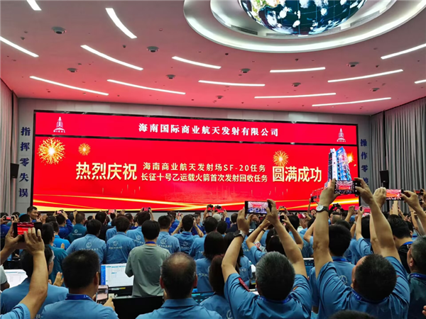 用网兜回收火箭！中国航天今天把外网炸了