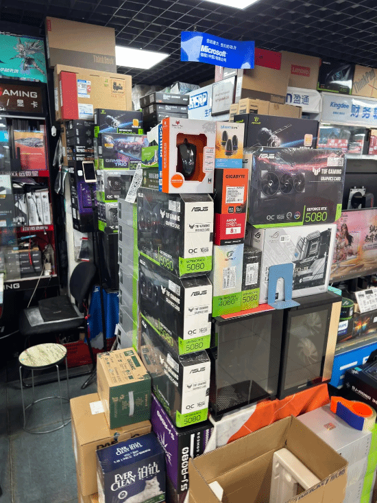 老外逛中国电脑城吃惊！没有标价 5090摆满地
