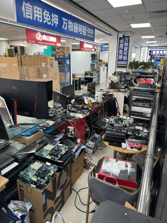 老外逛中国电脑城吃惊！没有标价 5090摆满地