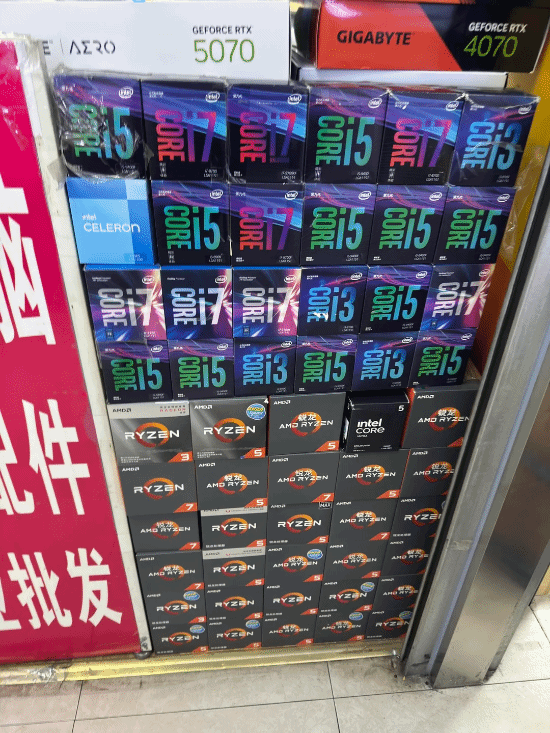 老外逛中国电脑城吃惊！没有标价 5090摆满地