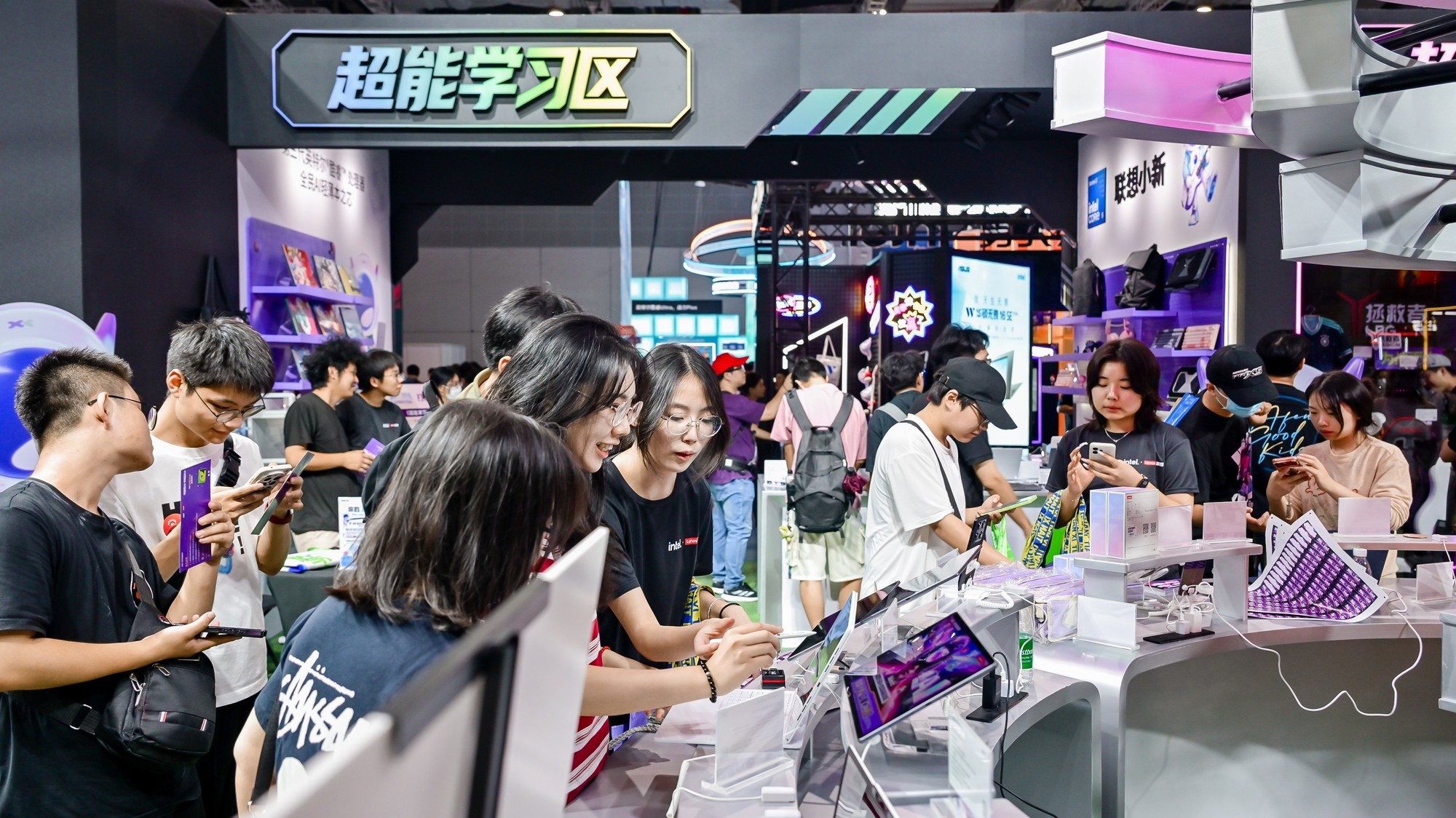 AI赋能全场景！联想携全系新品、世界杯限量版惊艳亮相BilibiliWorld 2026