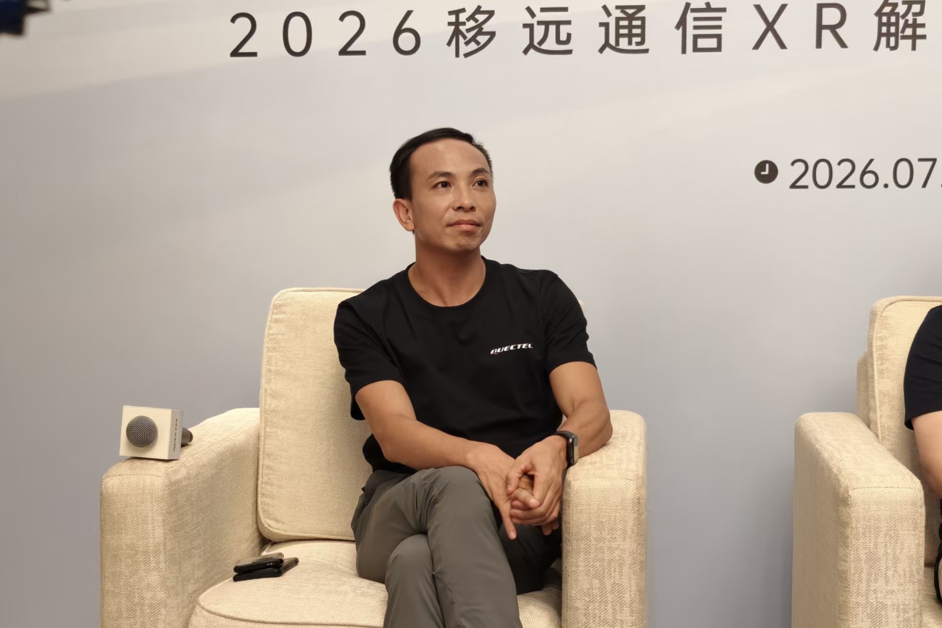 又一行业龙头进军AI眼镜，高通+国产双芯方案，“XR盒子”帮眼镜“养虾”