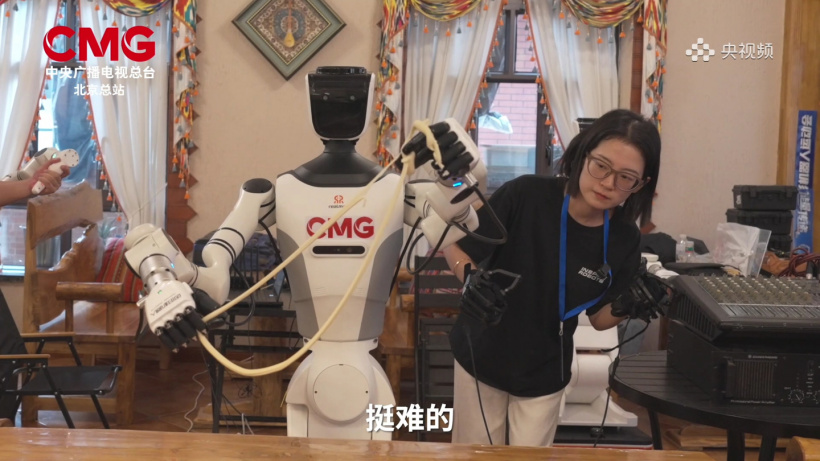 人形机器人挑战骑马射箭,还能制作新疆拉条子
