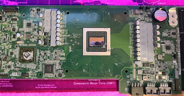 PS5芯片矿渣重生!AMD BC-250解锁满血40CU:流畅跑3A