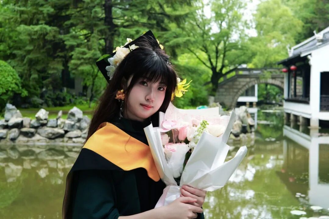 大家好,我是辛易娜,来自吉林省白山市,狮子座,ISTJ。毕业于东北电力大学核工程与核技术专业,现入职阳江核电运行三部。严谨踏实是我的性格特点,喜欢健身、游泳与滑板,运动让我保持充沛精力,也练就持之以恒的韧劲。非常荣幸能加入中广核这个大家庭,团队氛围让我倍感温暖。期待和大家一起认真学习、共同进步,以青春活力投身核电事业!.jpg
