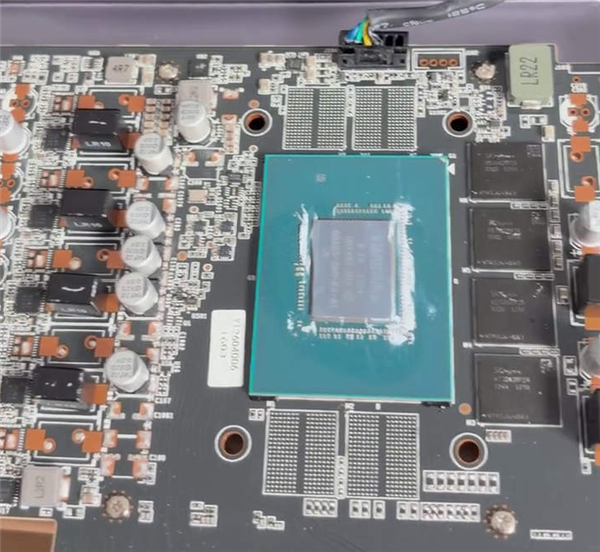 盈通RTX 5060也换芯了！GB206变GB205：大芯面积暴涨45%散热更稳