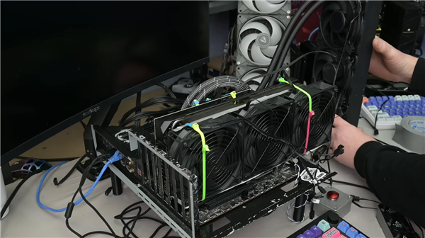 RTX 3080丧心病狂堆散热：360mm水冷+11个风扇全上！结果只提升不到5FPS
