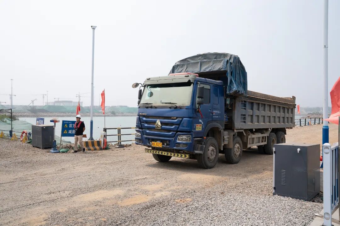 卡车.jpg