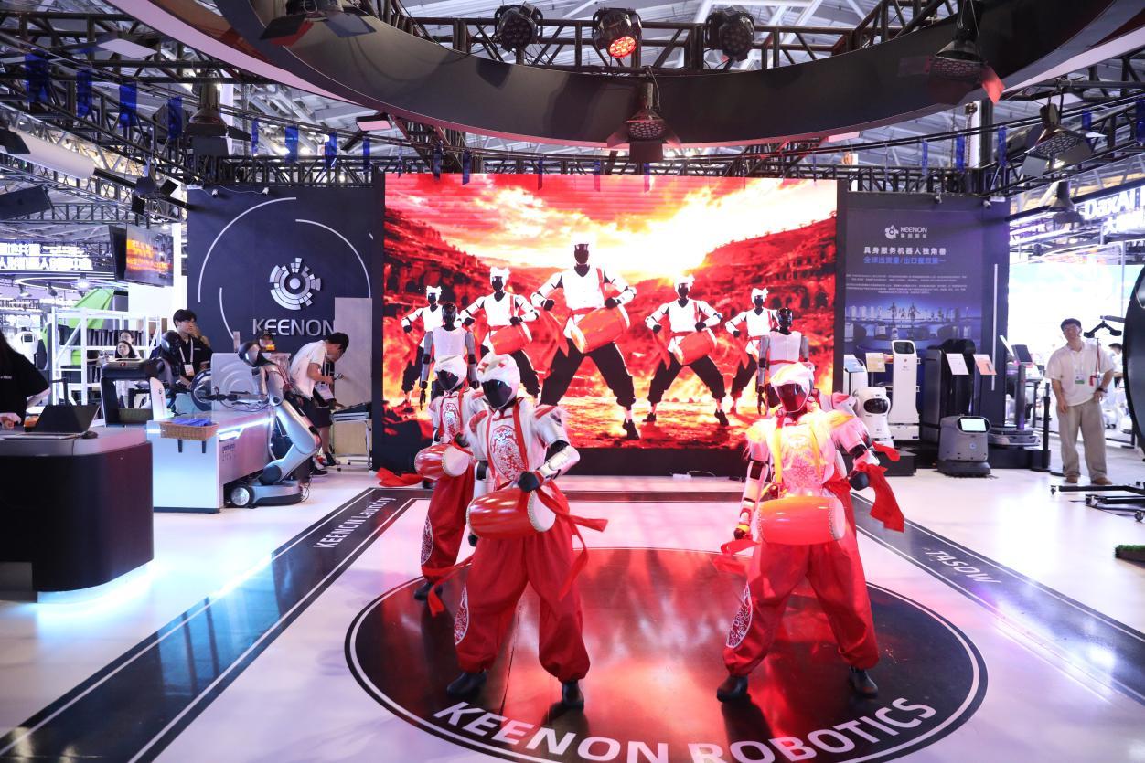 WAIC 2026擎朗具身社区开张：无遥操，纯自主，看得见的具身服务