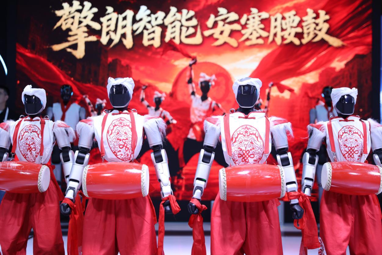 WAIC 2026擎朗具身社区开张：无遥操，纯自主，看得见的具身服务